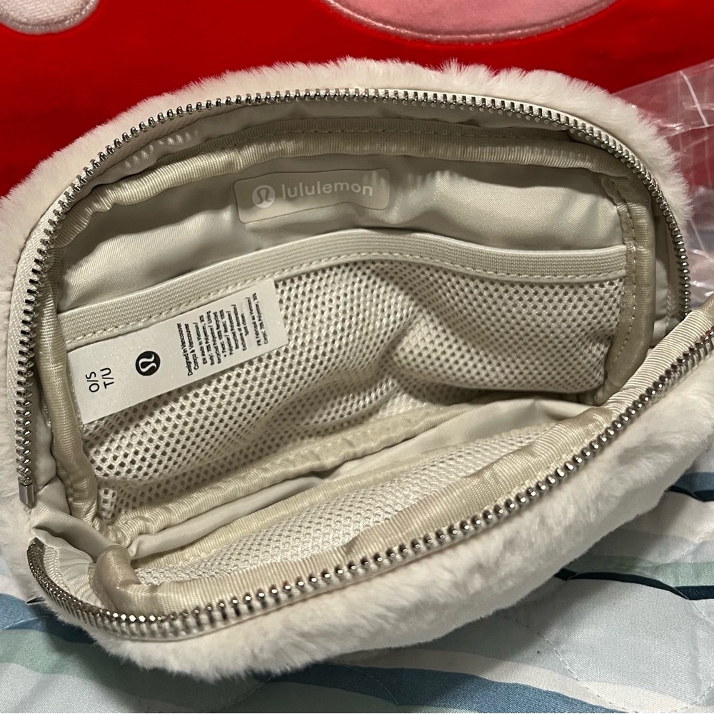 NWT LULULEMON BELTBAG 
Everywhere Belt Bag 1L
Fleece - Picture 3 of 3